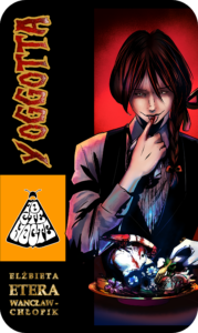 Okładka powieści Yoggotta, Cyrus Desmondo oblizujący krew przed tacą z czaszką, mroczny lokaj Tiramisa, horror fantasy Elżbiety Etery Wancław-Chłopik.